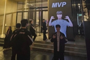 GEN团长分享Kiin趣事：他得知他是mvp立即让我给他拍一张照