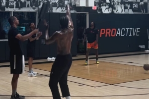 挥汗如雨杰伦-格林晒1分钟三分训练视频：开局8中4后连进7个