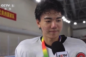 王浩西：中国冰球正在正向发展，我很开心看到涌现出很多冰球人才