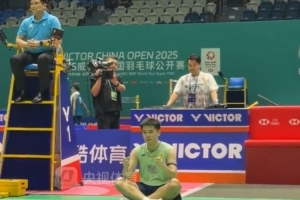 致敬！泰国名将昆拉武特逆转取胜后，做出若塔经典打游戏庆祝动作