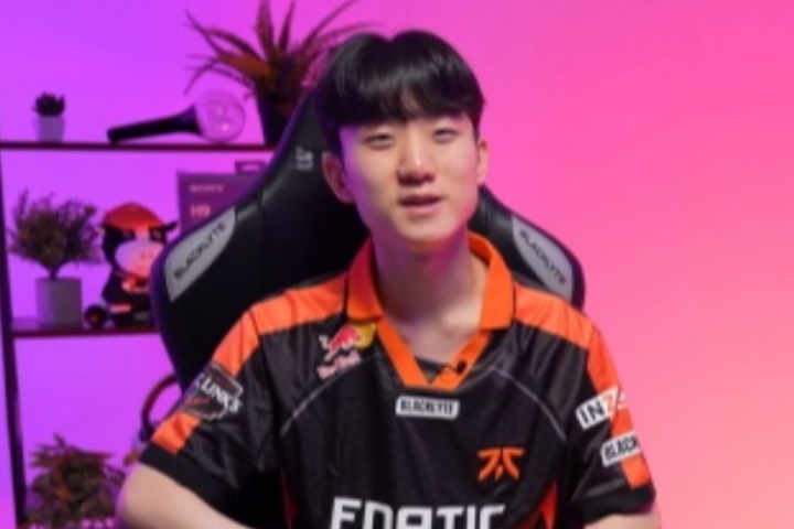 LEC赛区FNC俱乐部：中单Humanoid暂离主力阵容，韩援中单Poby加盟