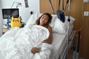 听着都痛！湖北日报：郑钦文肘部疼痛感是游离的两块碎骨造成的