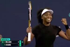 45岁大威廉姆斯直落两盘击败斯特恩斯，晋级WTA500华盛顿站第二轮