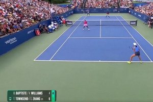 张帅组合苦战三盘击败大威组合，晋级WTA500华盛顿站女双四强