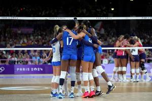 豪取27连胜！意大利女排3-0横扫美国女排，晋级世界联赛四强