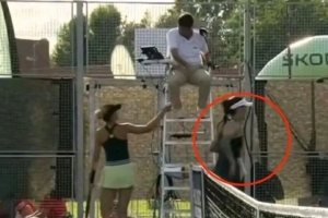 气坏瑜美人！王欣瑜赛中屡遭争议判罚，赛后拒绝与主裁判握手