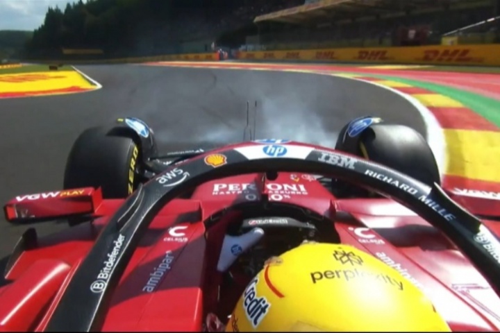 失误了！F1比利时站，汉密尔顿入弯打滑，SQ1最终位列第17遭淘汰