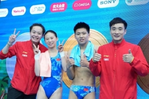 跳水混合团体赛，陈艺文、陈芋汐、程子龙和曹缘夺本届世锦赛首金