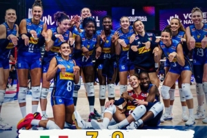 豪取28连胜！意大利女排3-0轻取波兰女排，晋级世界联赛决赛