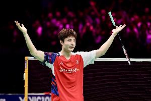 国际羽联最新排名：石宇奇重返男单世界第一，安洗莹女单世界第一