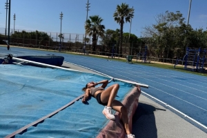 早日康复！郑钦文社媒晒多图分享近况，已开启体能恢复训练