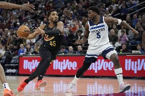 新赛季分卫排名：华子力压米切尔登顶 布克仅第五 里夫斯进入前十