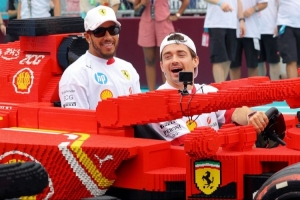 冲刺赛P8和P10发车！勒克莱尔：车落后别人太多 老汉：这车很难开