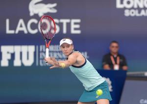 莱巴金娜东京首战告捷，距入围年终总决赛只差一胜