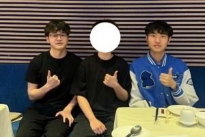 快进到加入JDG？好兄弟！网友昨日上海偶遇Xun和Knight一起聚餐