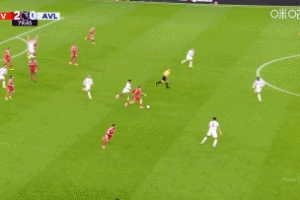 土豆你在干什么！维尔茨过顶长传直接传出边线，随后赶紧抬手抱歉